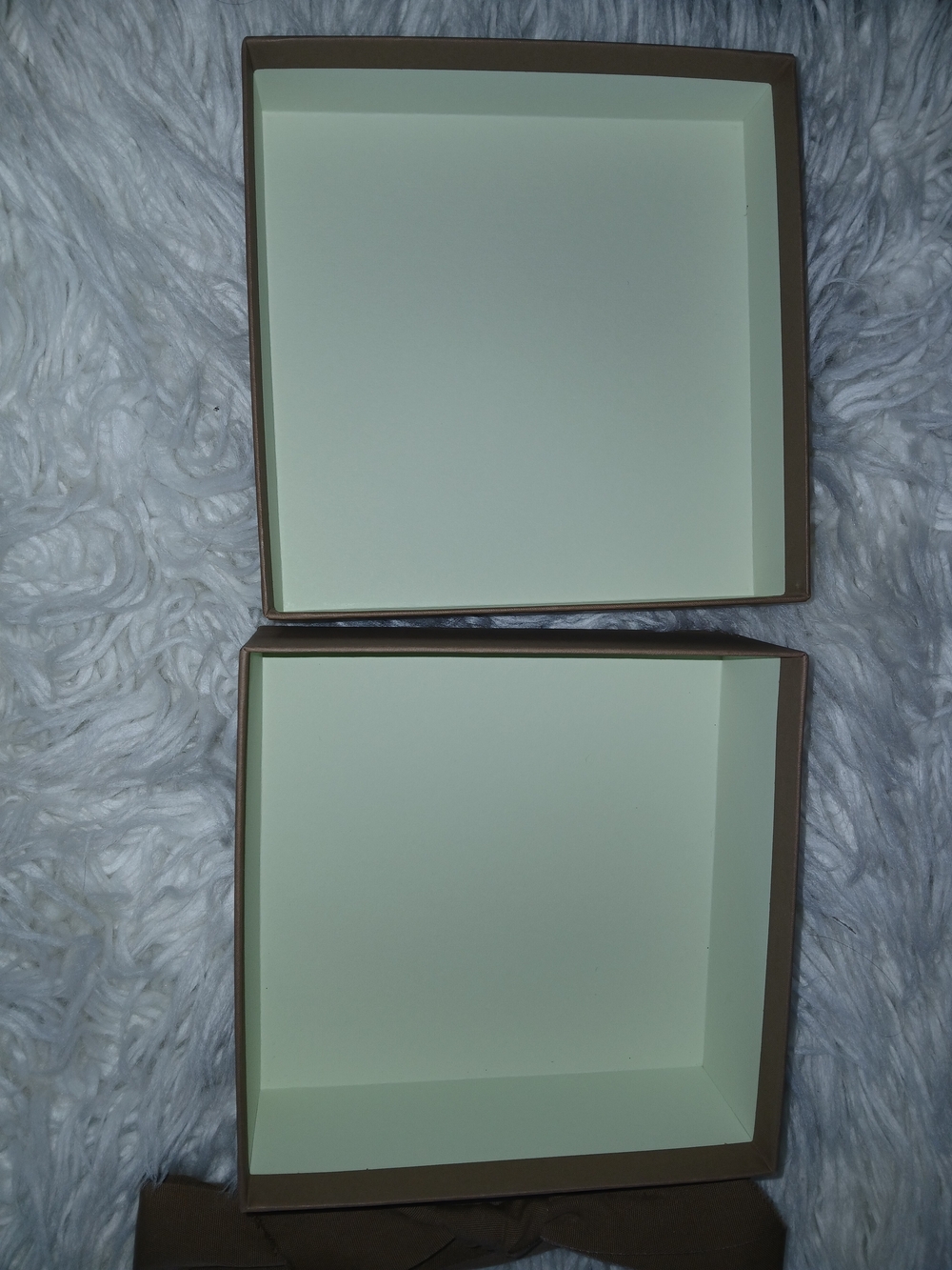 Burberry Gift Box with Ribbon - Picture 4 of 4